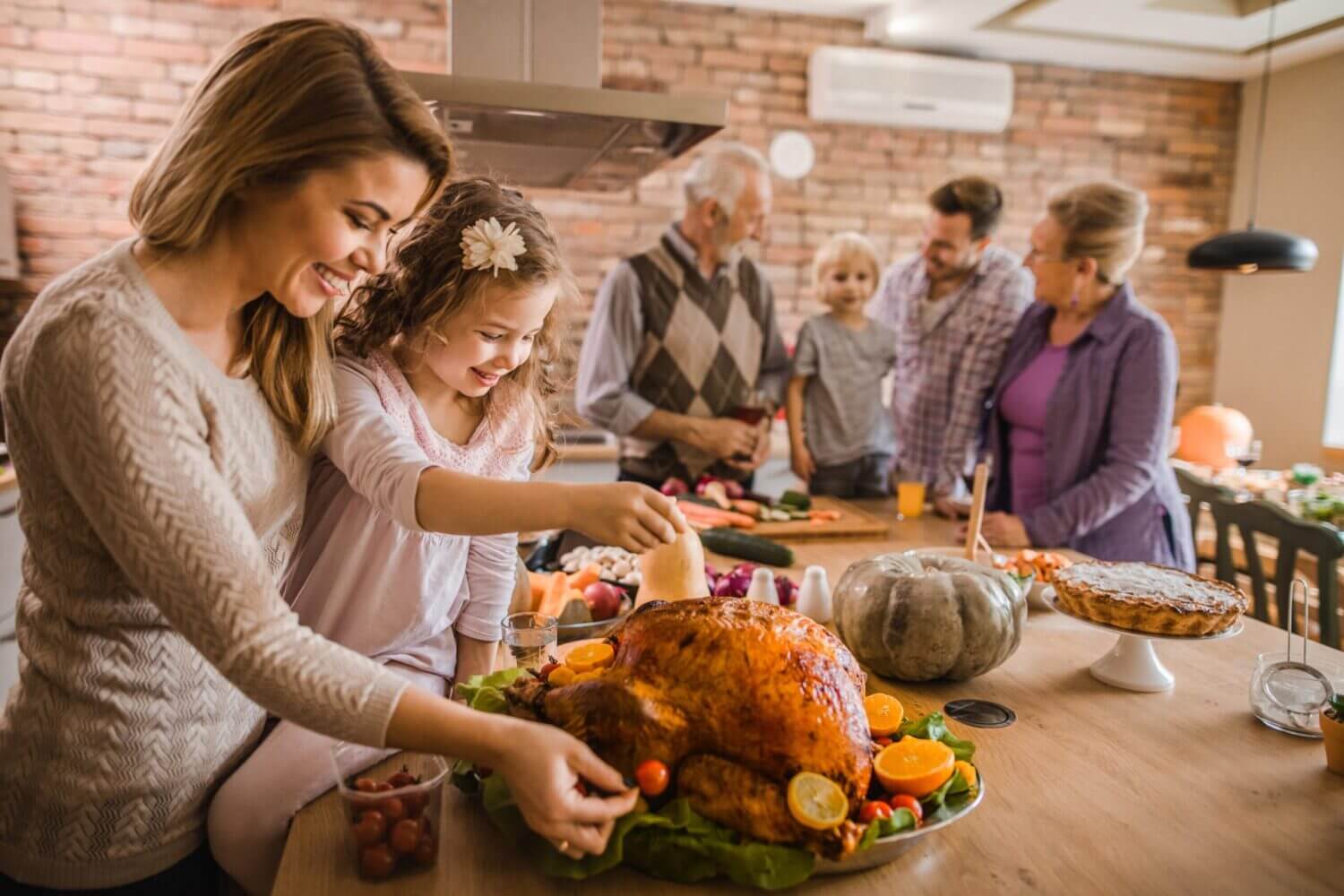 A family gathers for thanksgiving in Weatherford, TX